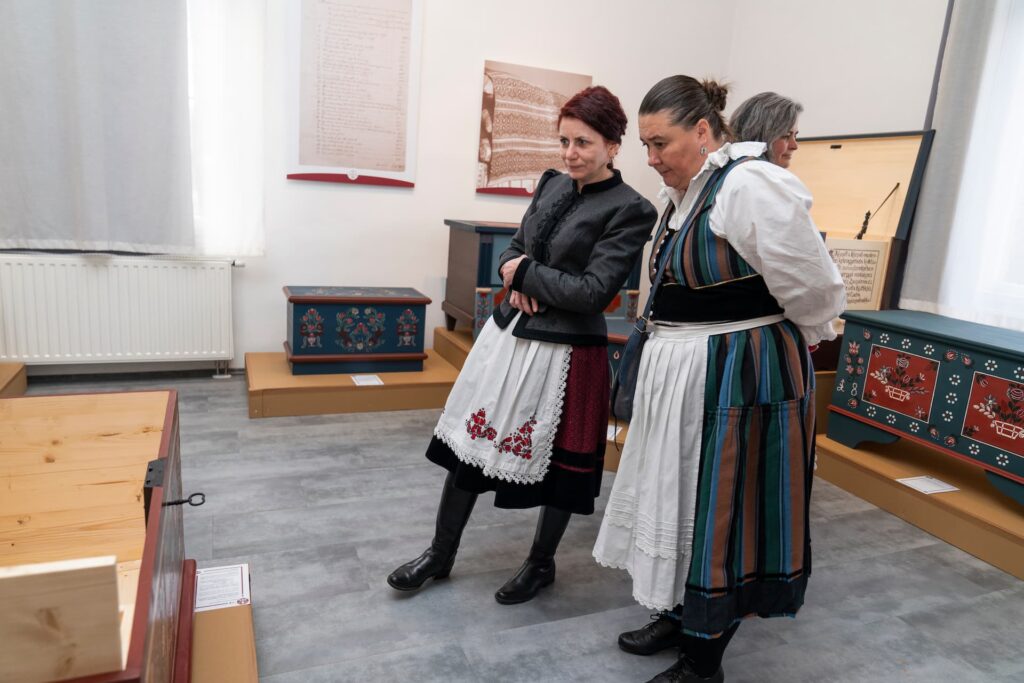 Ahogy nő a lány, gyarapszik a kelengye